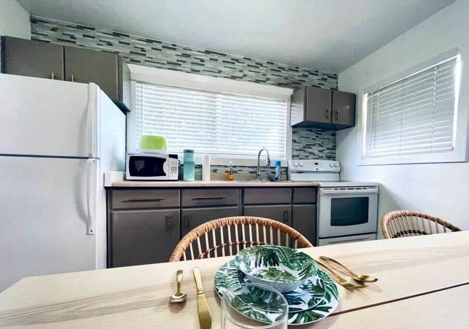 Full Kitchen (2)