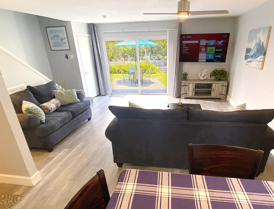 Dip, Dine & Unwind by the Water - Tarpon Harbor 2 House in Fort Lauderdale