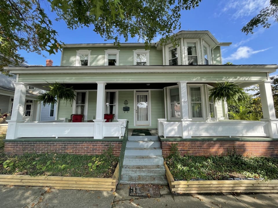 1st Choice Lodging - 1850's Inn