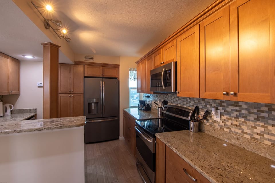 Equipped with blender, air fryer, toaster, rice cooker,2 coffee makers and more 