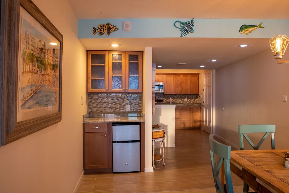 Wet bar / coffee nook