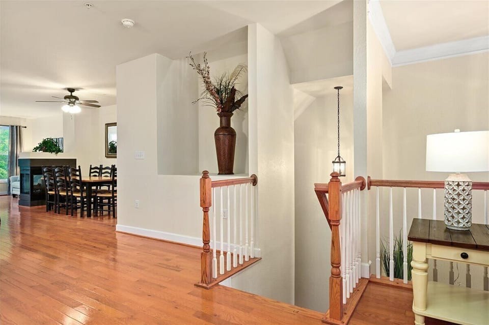 2nd Floor Living Room (2)