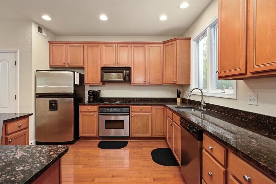 2nd Kitchen and Dining (3)