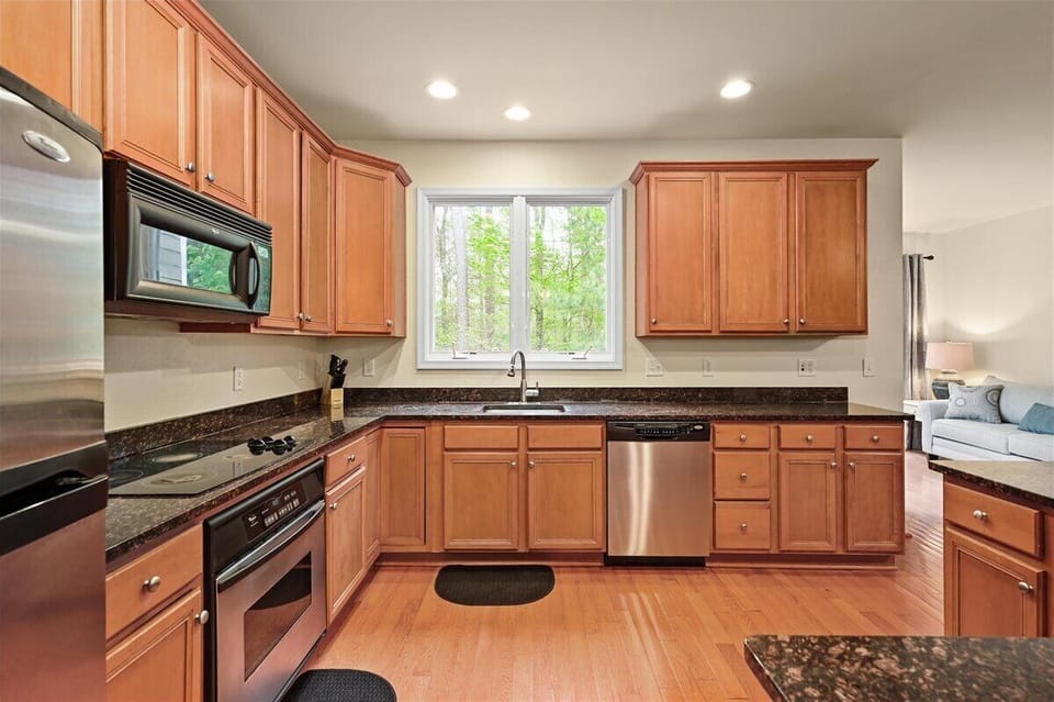 2nd Kitchen and Dining (5)