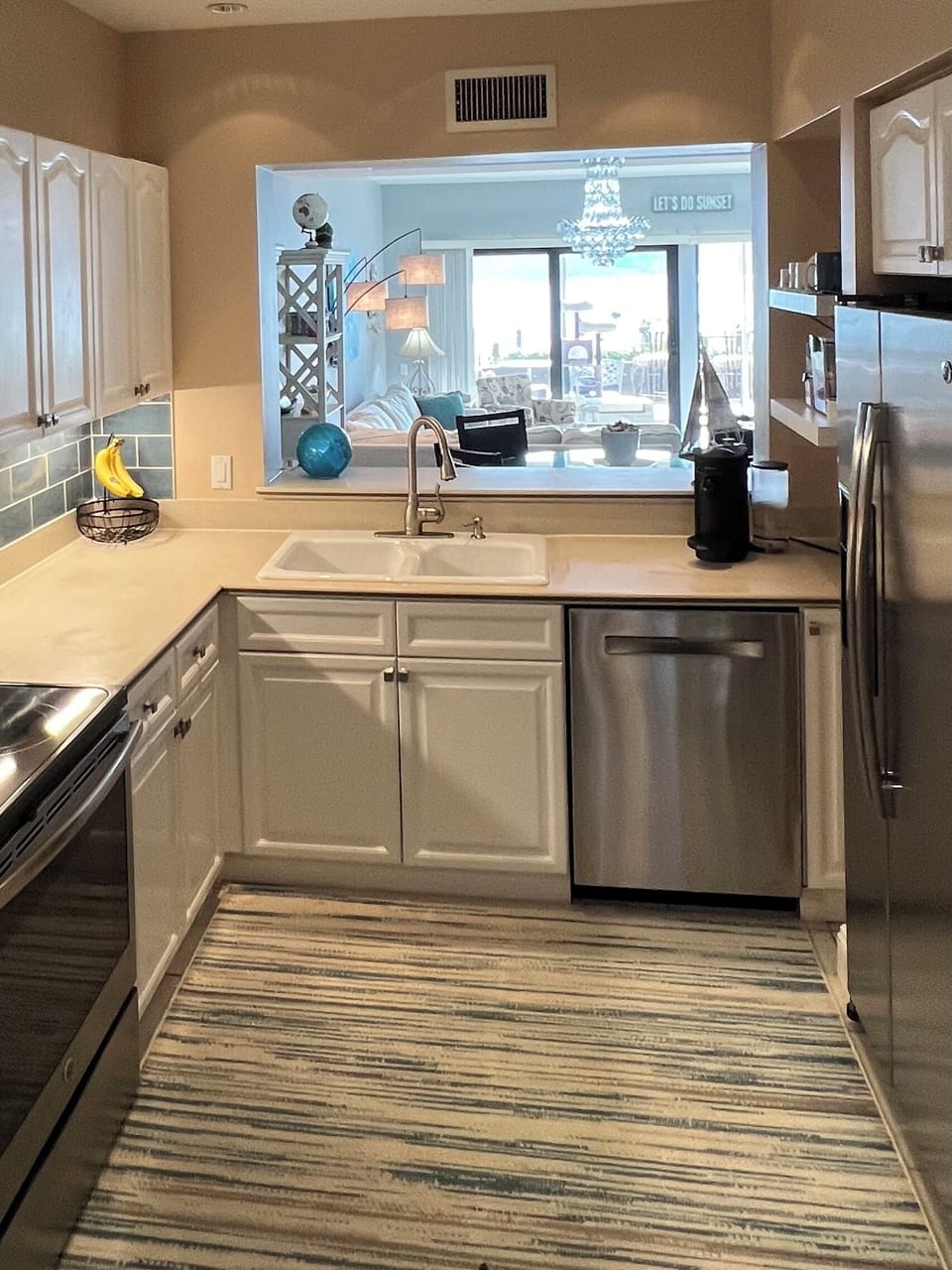 Full kitchen
