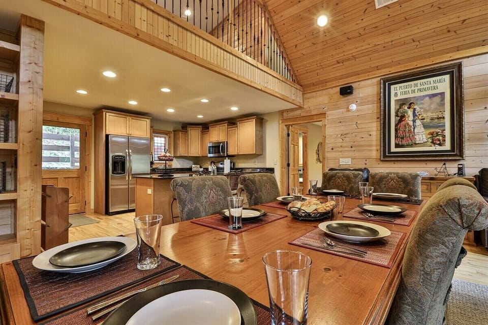 Dining adjacent to kitchen