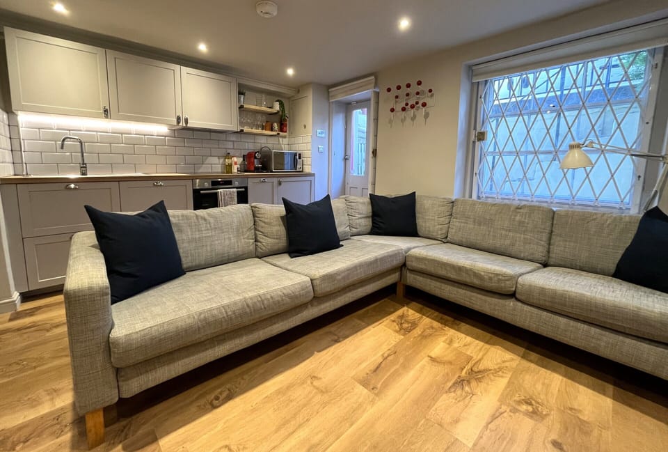 Living Room / Lounge