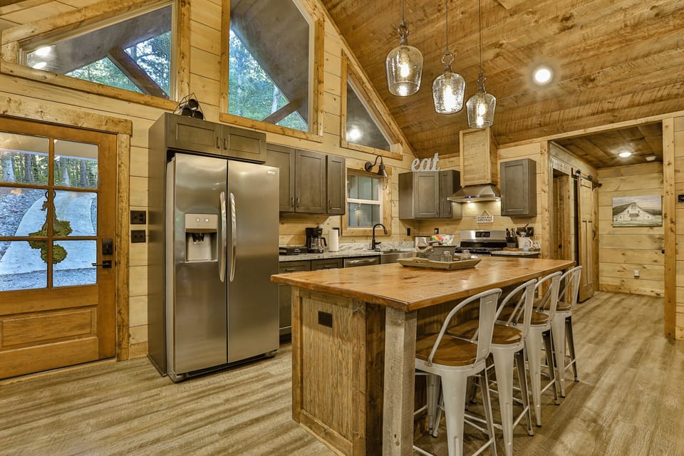 Gorgeous Kitchen with Island to eat at