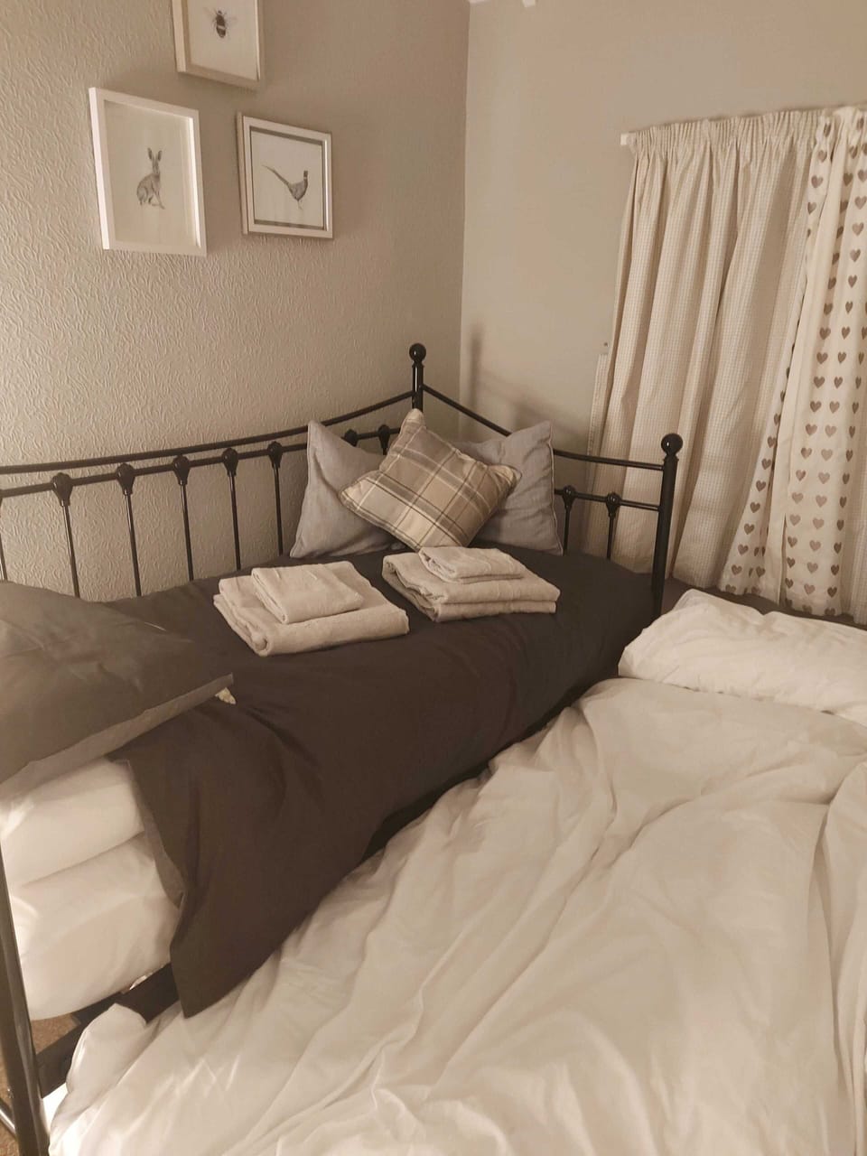 Single bed with second pull out bed