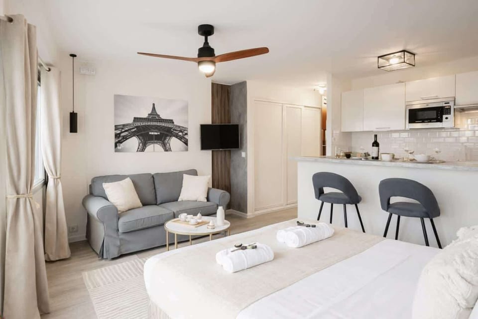 A cosy space to relax in with Wi-Fi & Smart TV