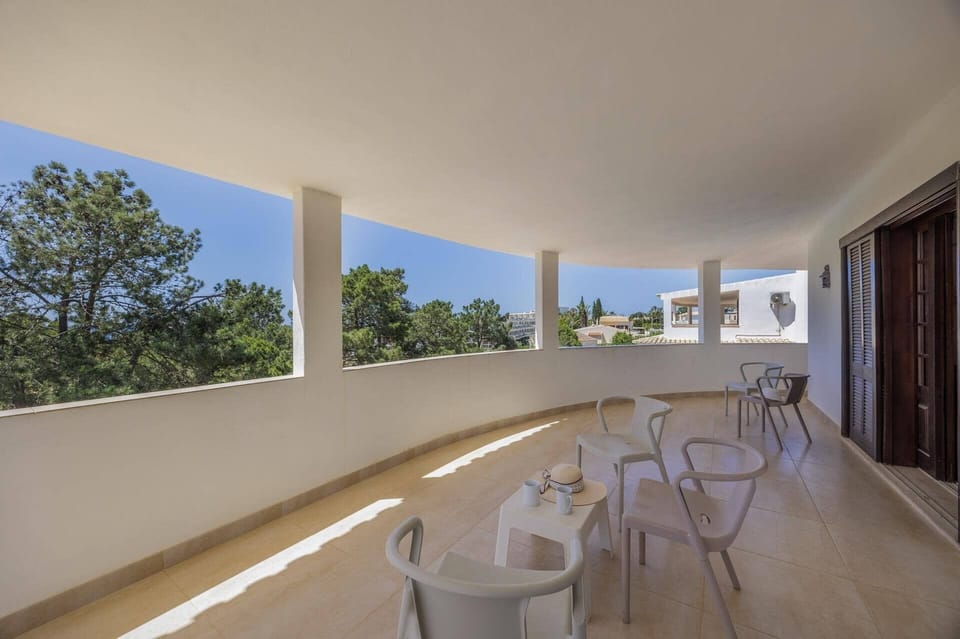 Villa Elanor image
