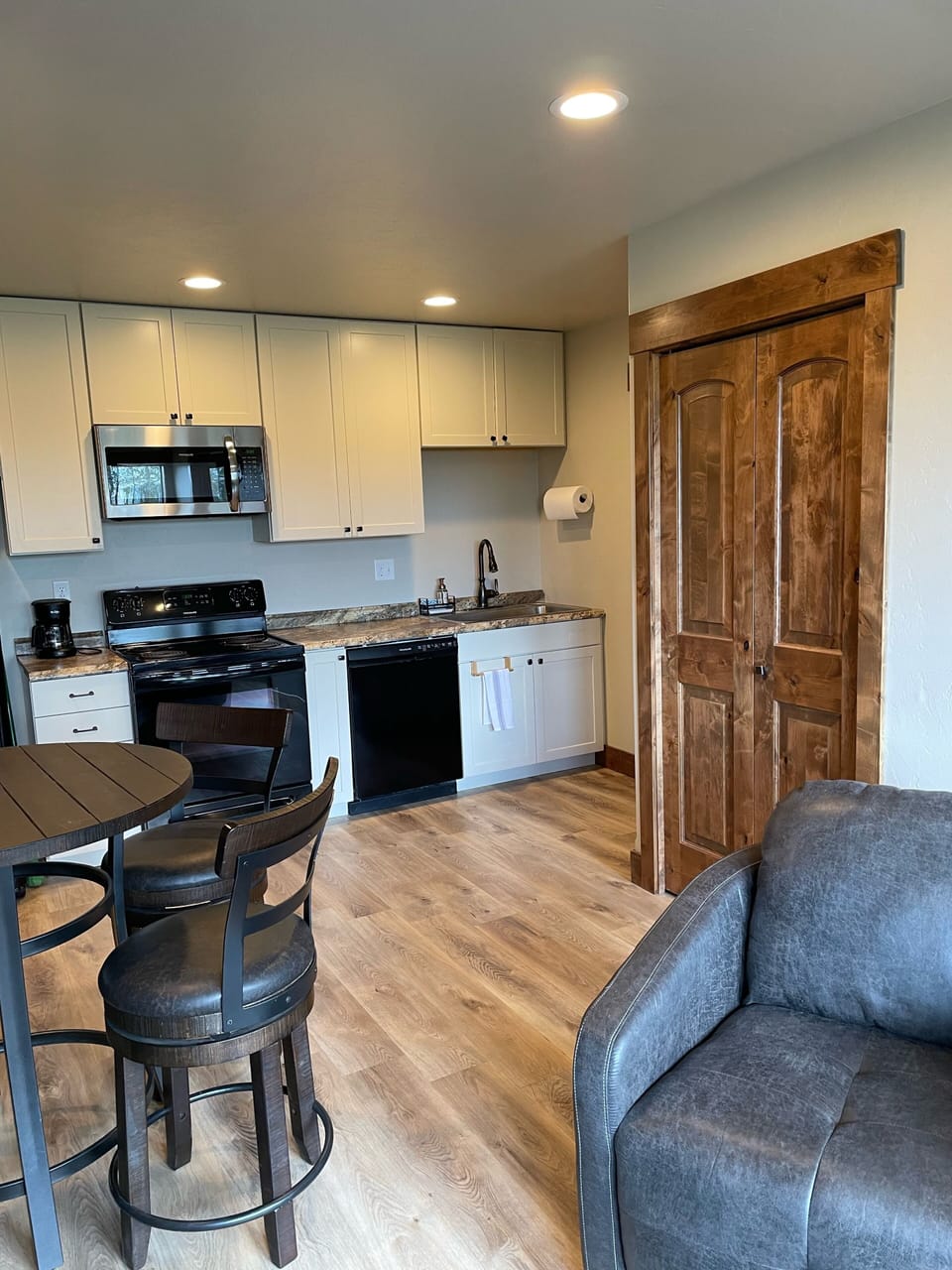 Full kitchen