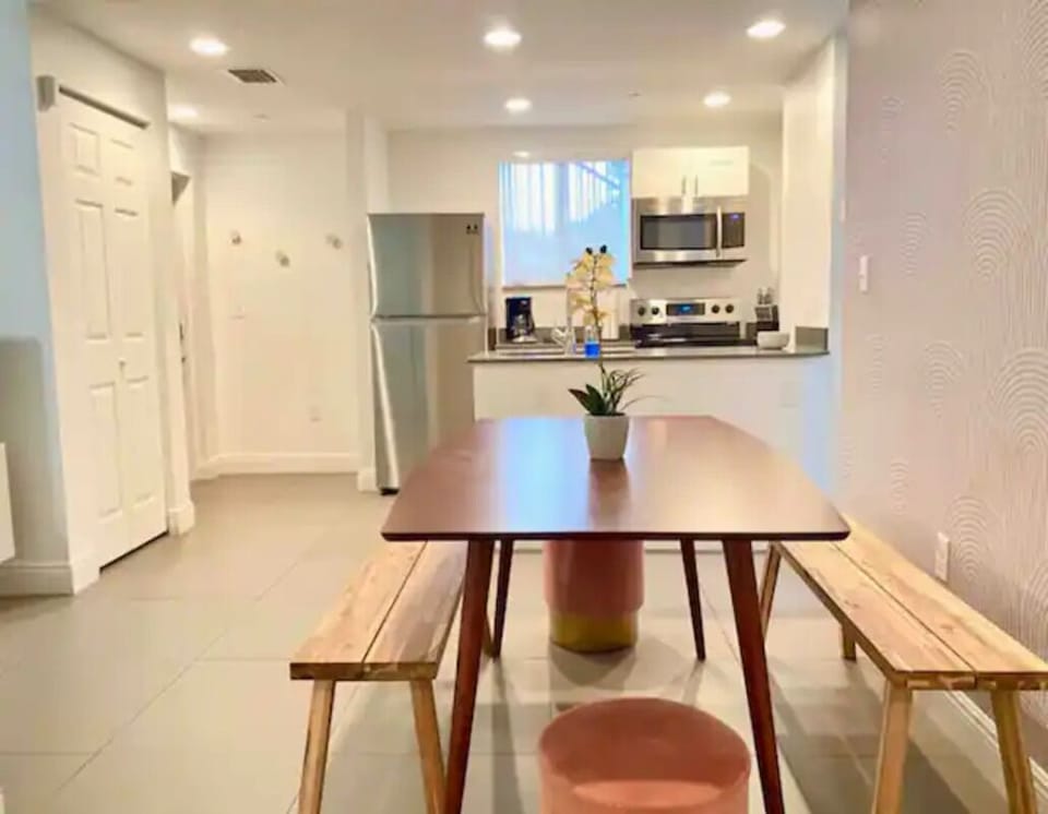 Apt 1: Dining room and equipped kitchen at the back. Laundry room to the left. 