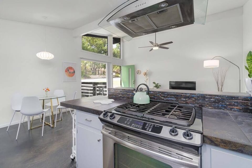 Stainless appliances, gas range, and hood vent