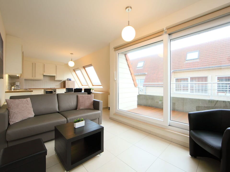 Furniture, Property, Couch, Building, Comfort, Window Blind, Table, Interior Design, Shade, Studio Couch