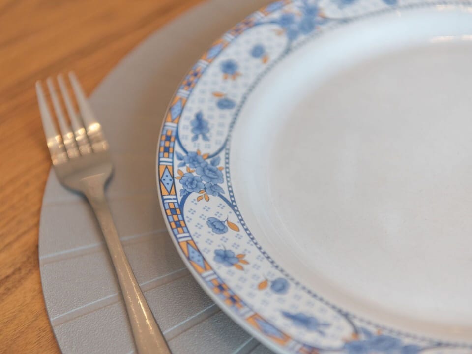 Tableware, Dishware, Plate, Serveware, Porcelain, Linens, Tablecloth