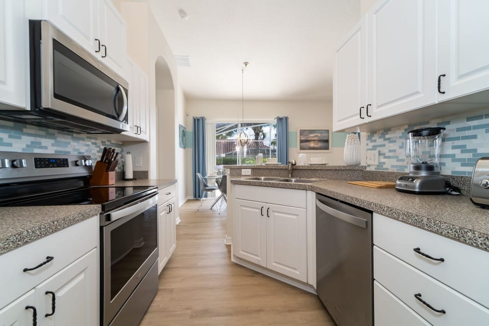 kitchen featuring stainless steel appliance package