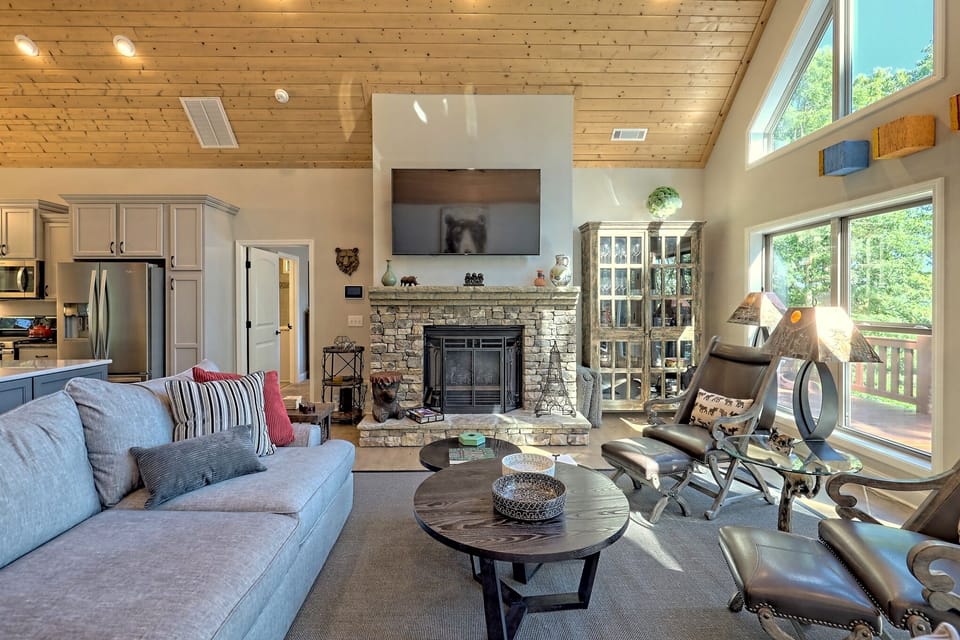 2nd floor living room 