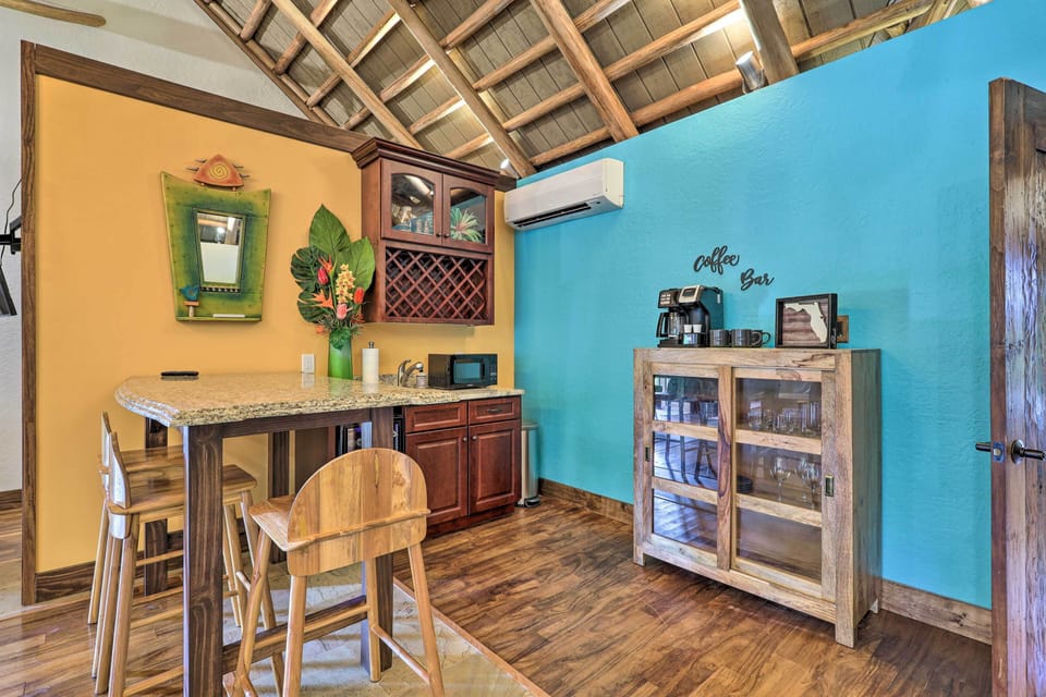 Kitchenette | Coffee Station