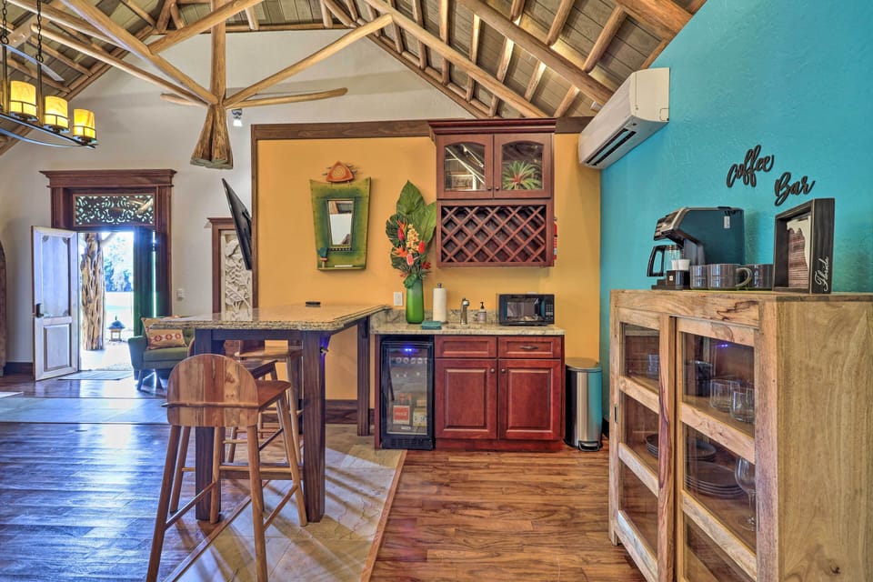 Kitchenette | Well-Equipped