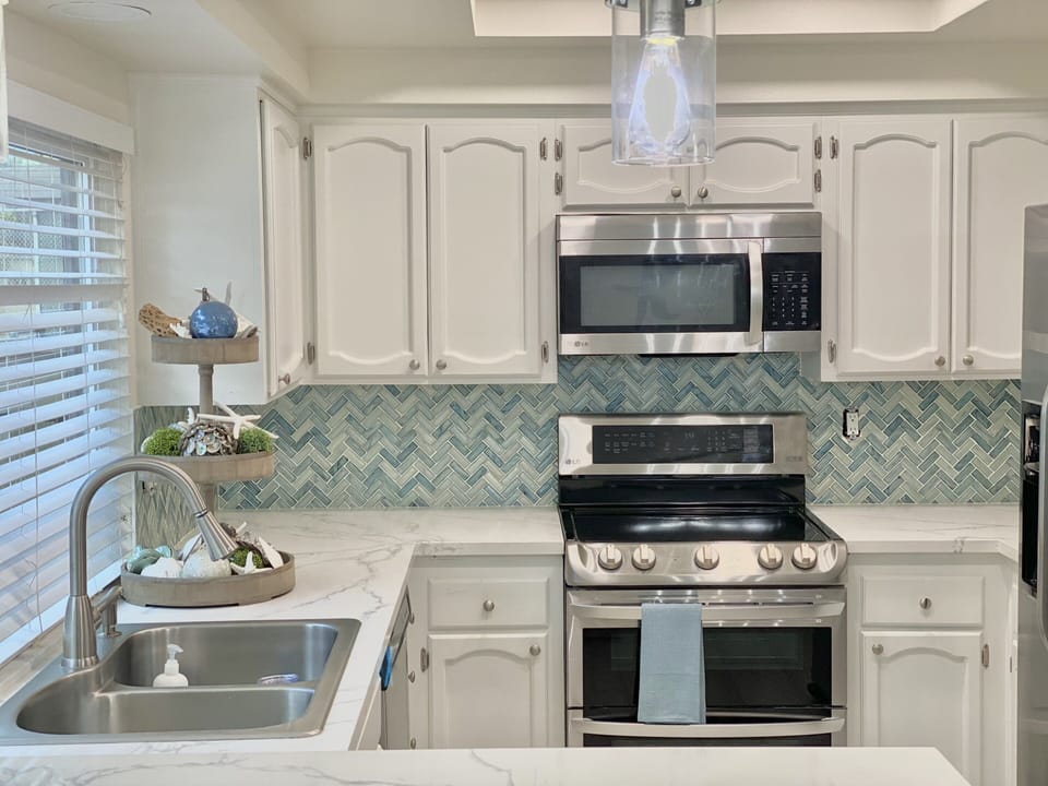 Fully stocked kitchen for entertaining. Keurig, in sink water filter. Ice-maker