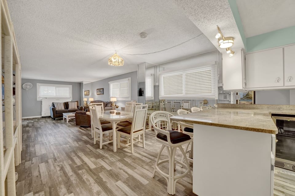 Dining/ Common Area