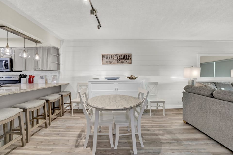 Dining Area/ Murphy Bed