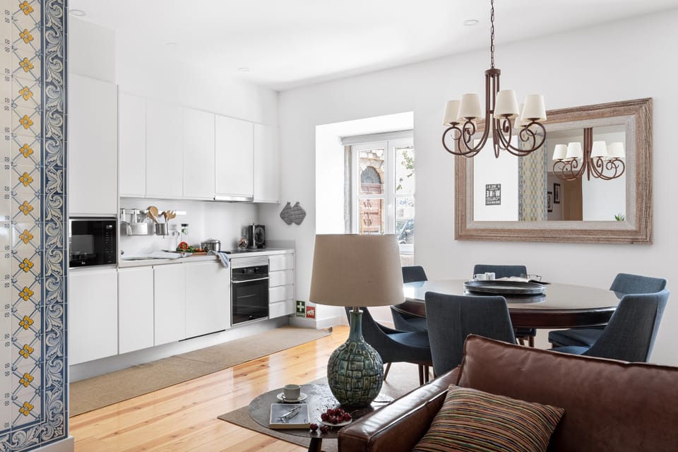 Stylish lounge with open kitchen | All the dishes for family meals