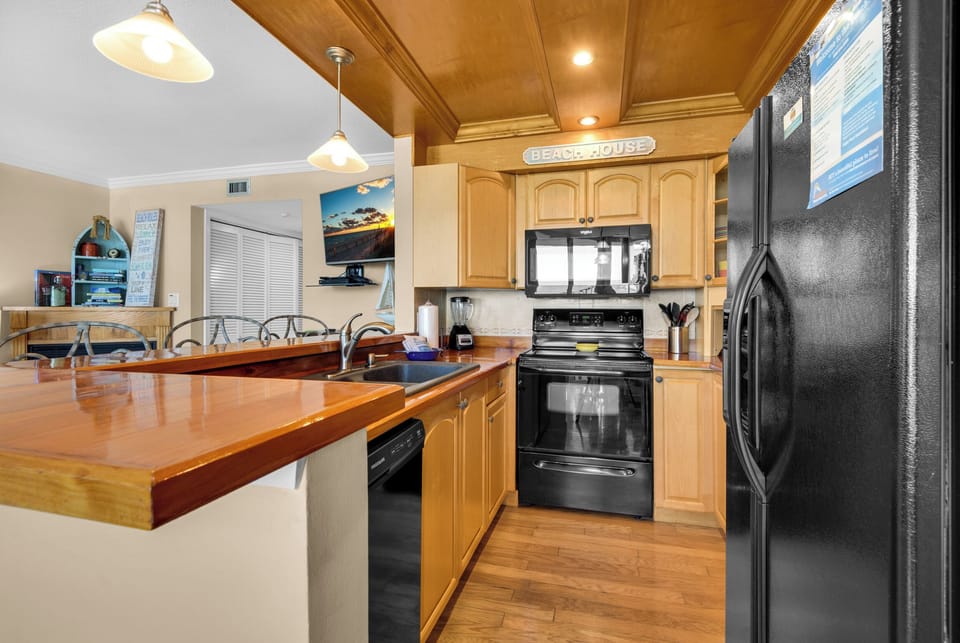 Full kitchen