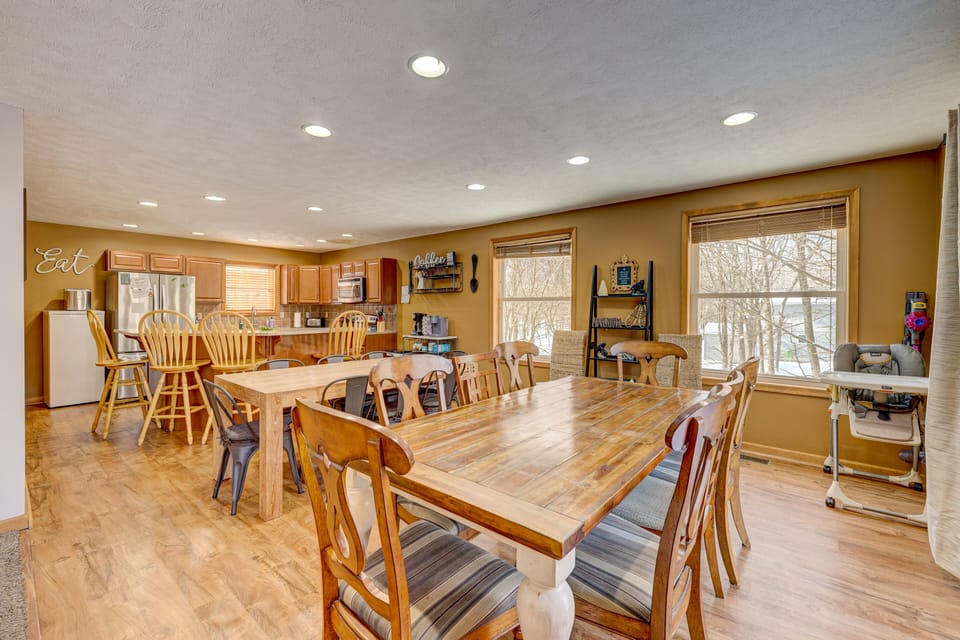 Dining room and kitchen can accommodate 20 people. 