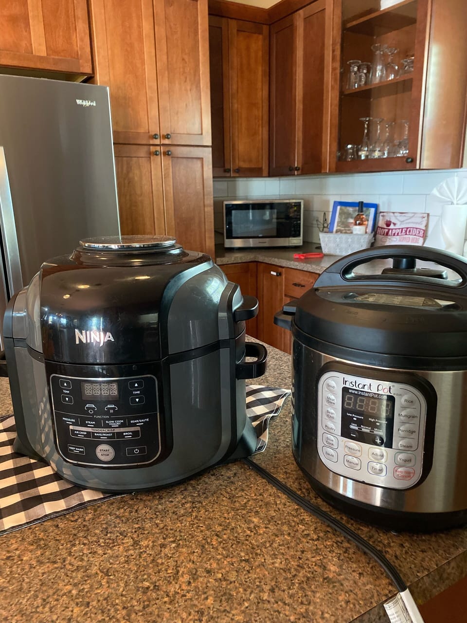 Instant Pot & Ninja Multicooker with slow cooker, air fryer and pressure cooker