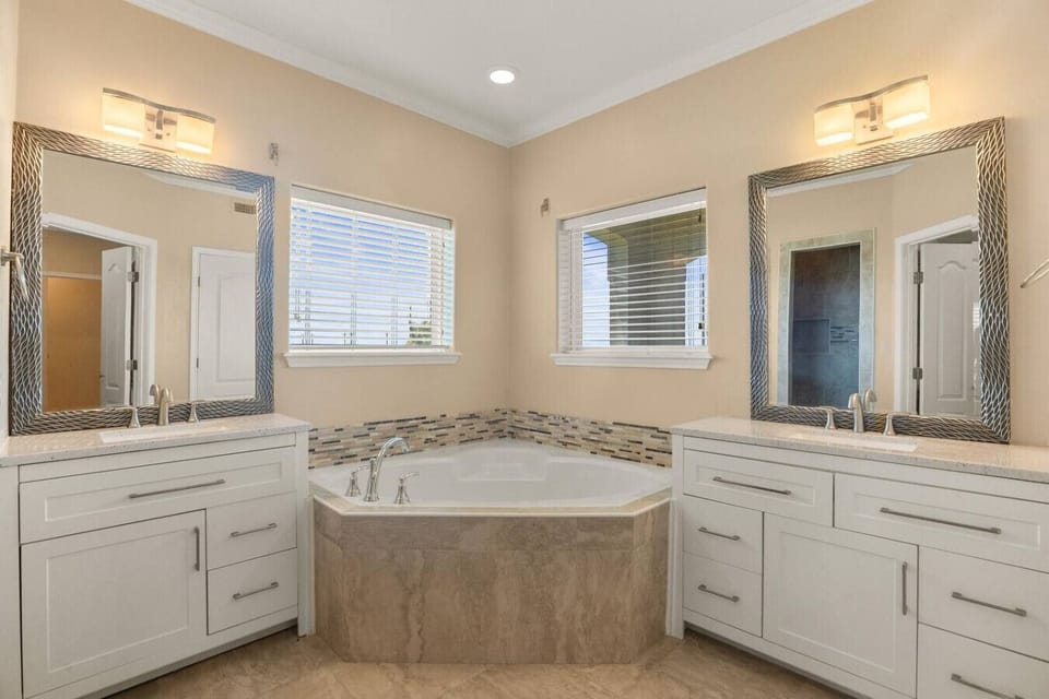 Luxurious Master Bath with Double Vanity & Soaking Tub