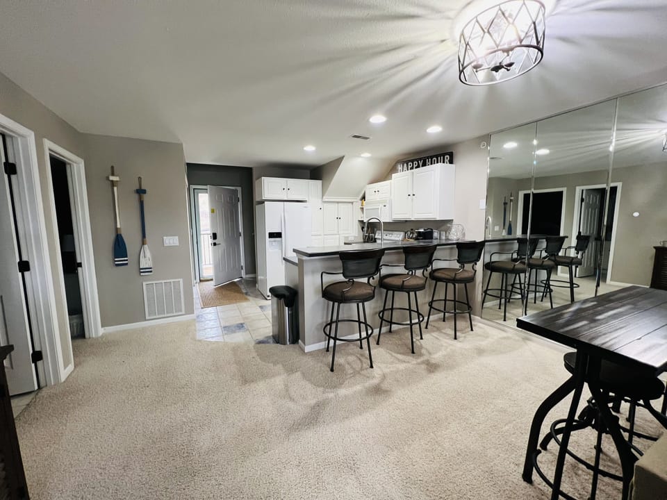 Kitchen eating area