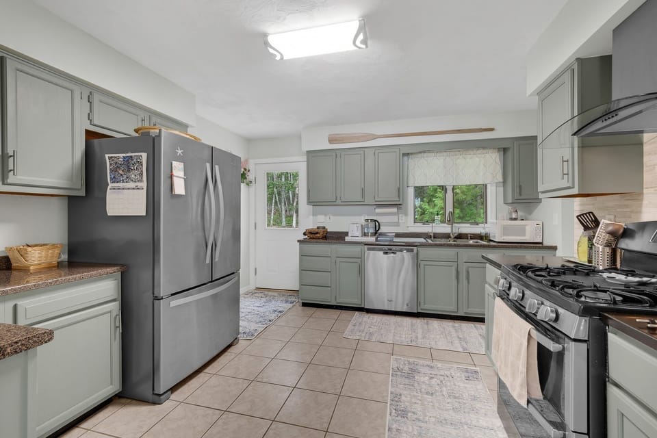 Entrance door to the kitchen