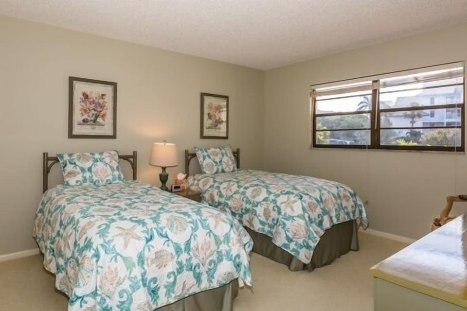 Guest Bedroom - 2 Twins