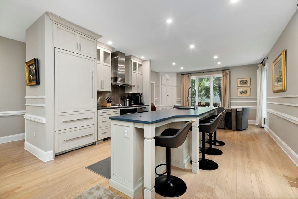 Full kitchen