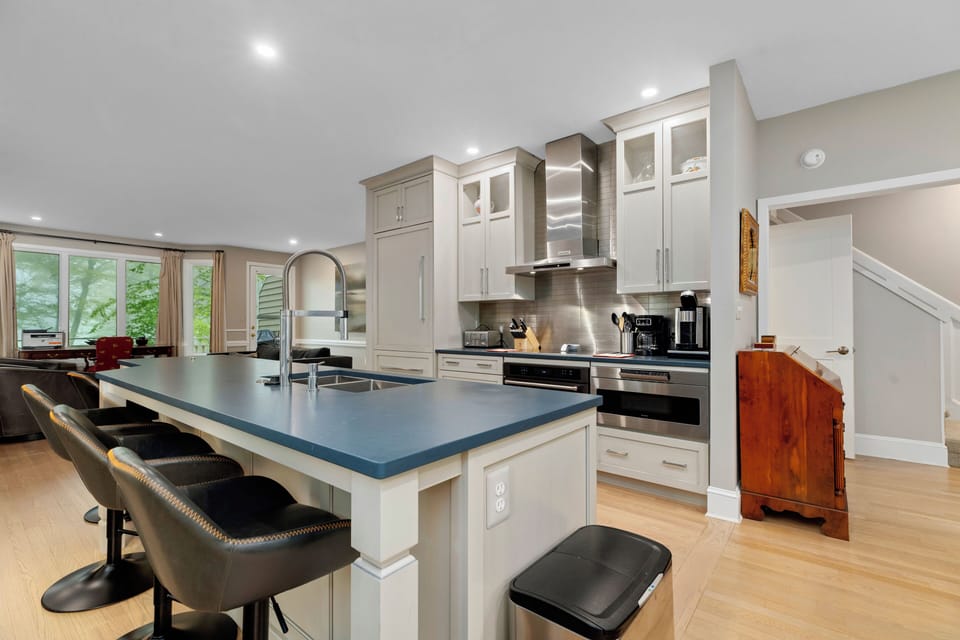 Full kitchen
