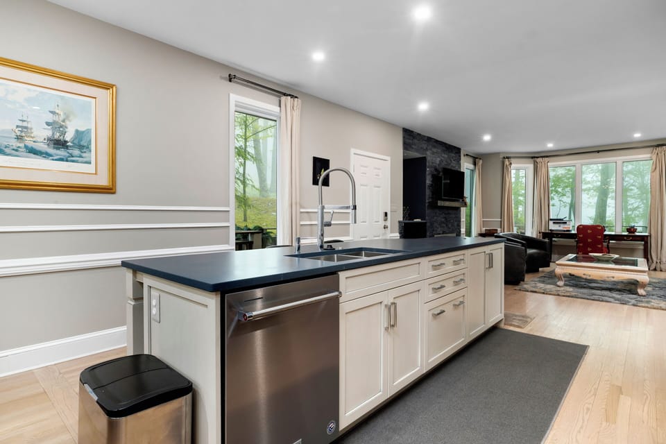 Full kitchen