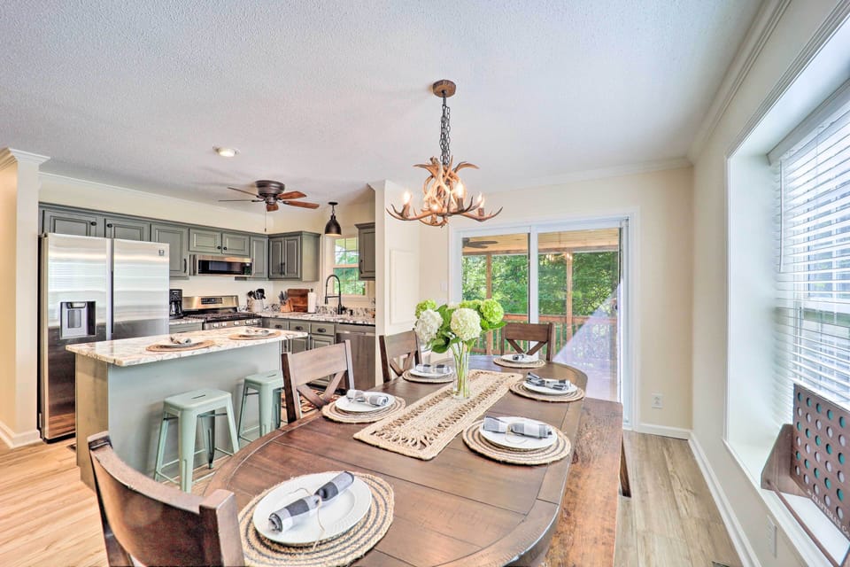 Dining Area | 1st Floor | Step-Free Entry | Farmhouse Table