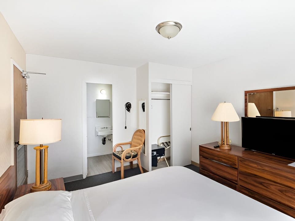 Settle in comfortably with ample storage and an easy layout.