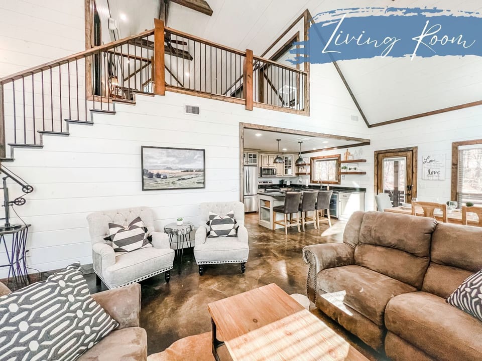 This open concept is ideal for families or groups! 