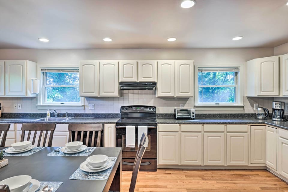 Fully Equipped Kitchen | Microwave