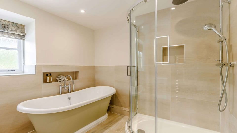Shaven Cottage Bathroom - StayCotswold