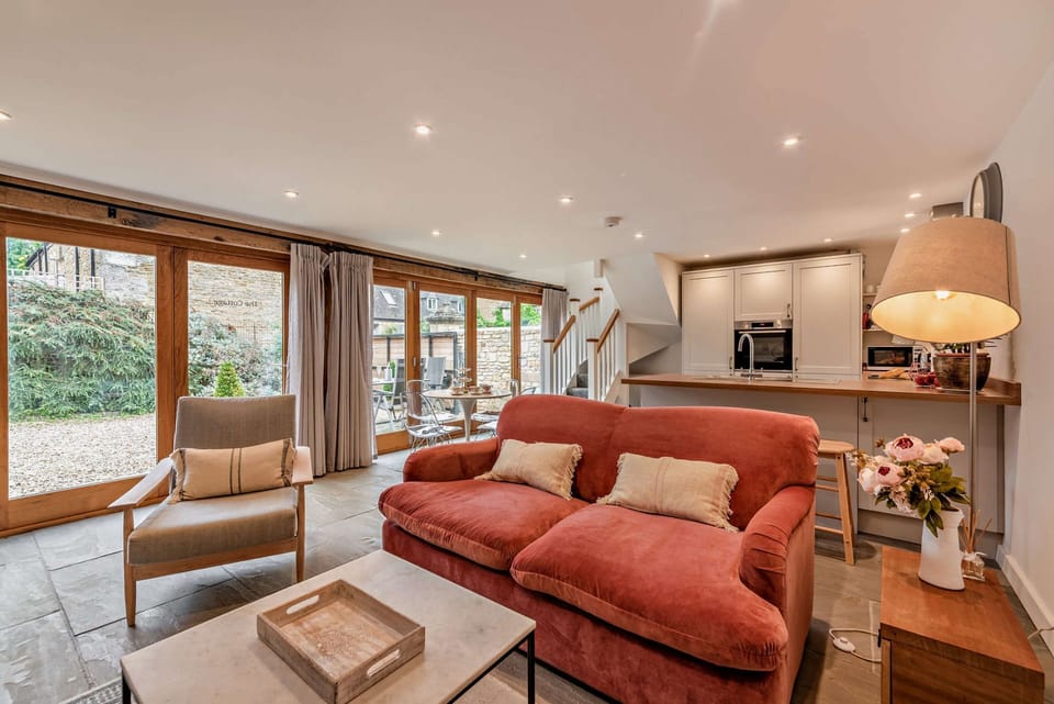 The Cottage at Robins Roost Lounge - StayCotswold