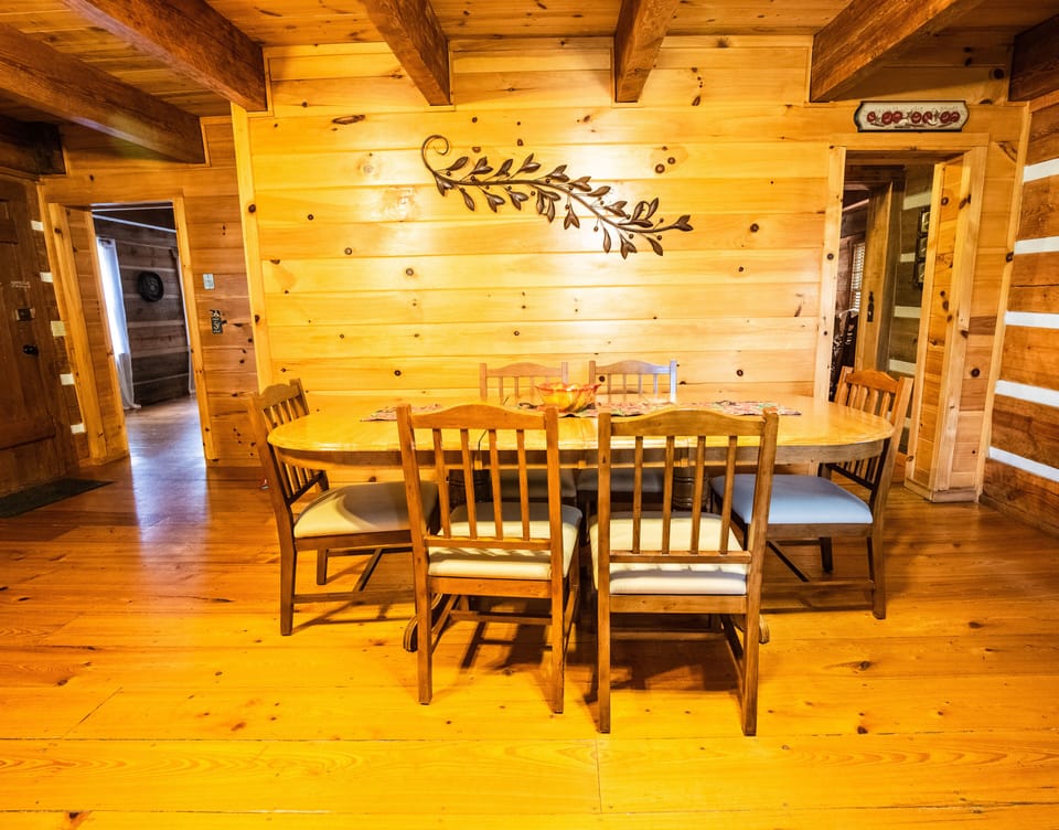 Eat in dining with 6 chairs, 2 additional available.