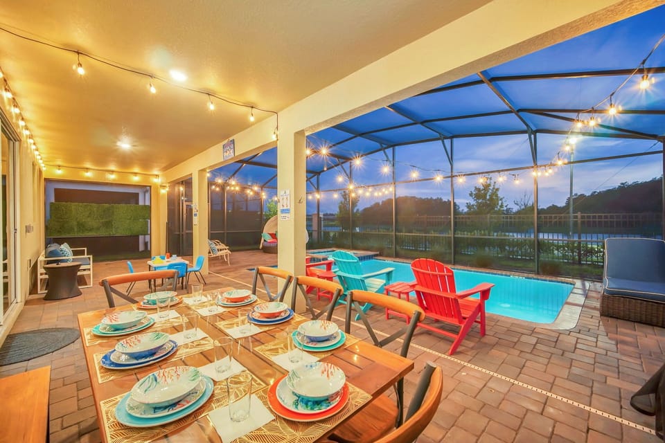 South-facing pool/spa, well-lit day & night, outdoor play, dine, open water vew 