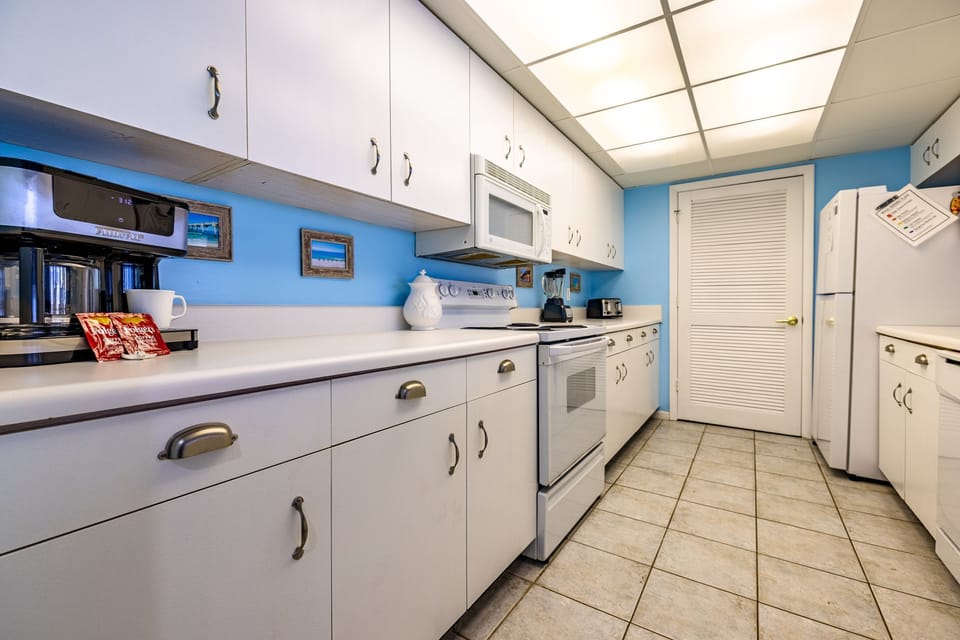 Fully Stocked Kitchen making meal prep a breeze