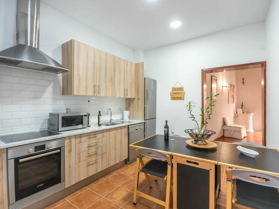 Property, Countertop, Cabinetry, Plant, Houseplant, Table, Kitchen Appliance, Kitchen Stove, Interior Design, Floor