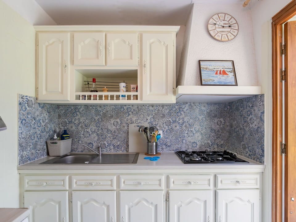 Furniture, Bed, Interior Design, Bedroom, Wall, Bed Sheet, Room, Bedding, Wood, Flooring