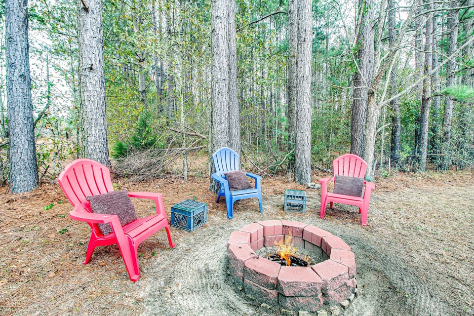 Claxton Vacation Rental | 3BR | 2BA | 1,700 Sq Ft | Stairs Required